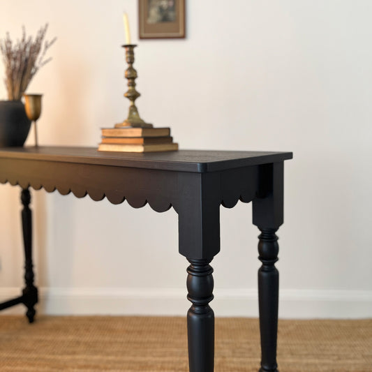 Noir Scallop Console