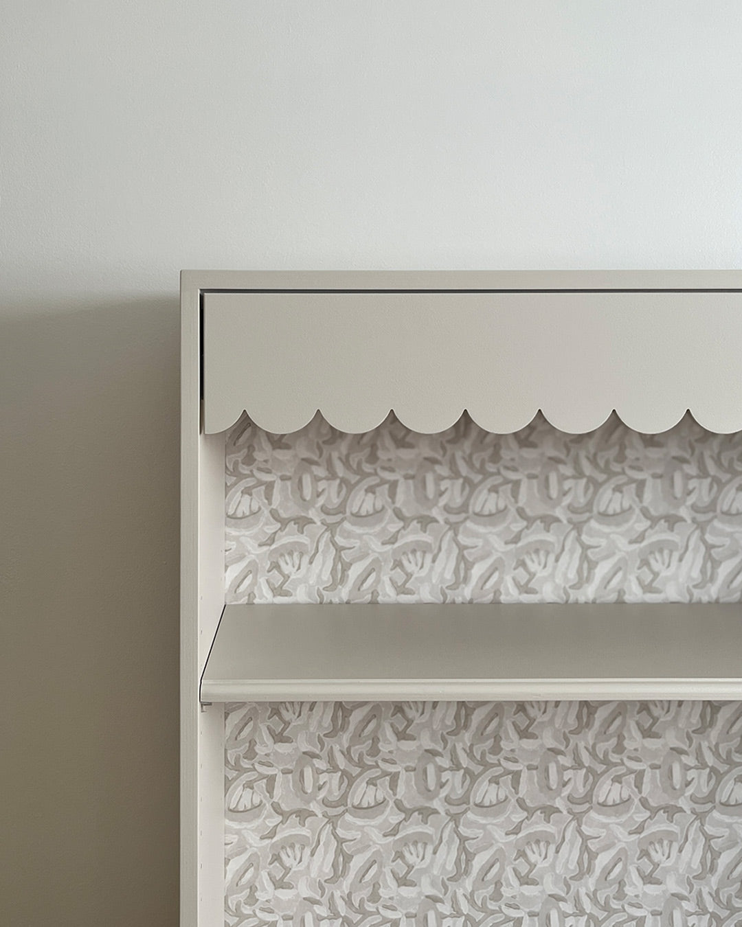 Scallop Console Table