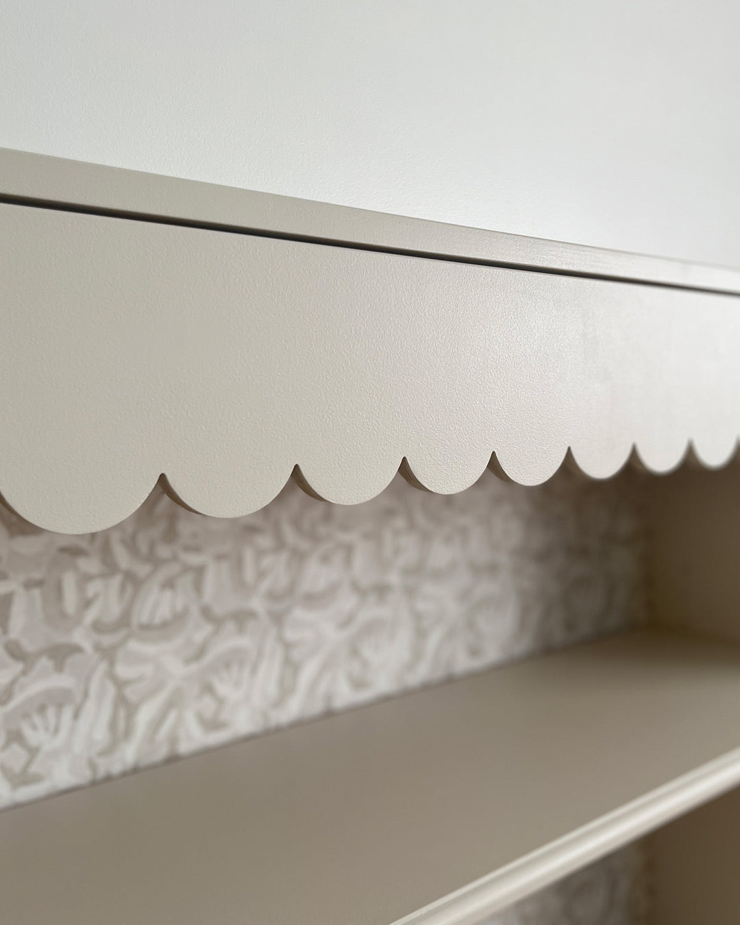 Scallop Console Table