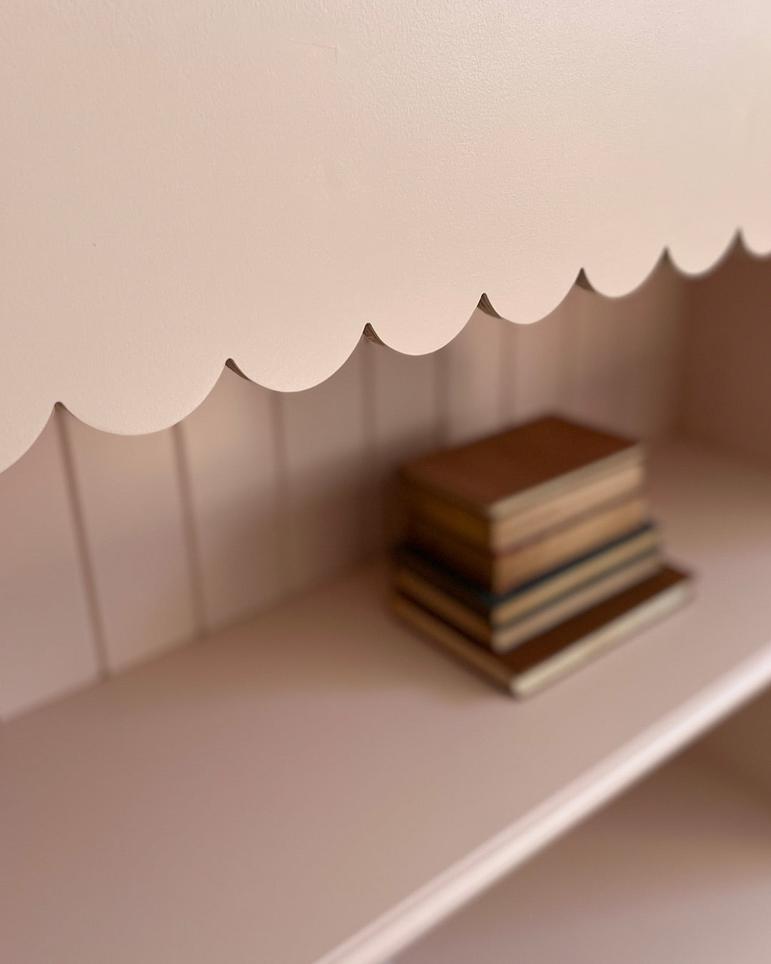 Scallop Console Table