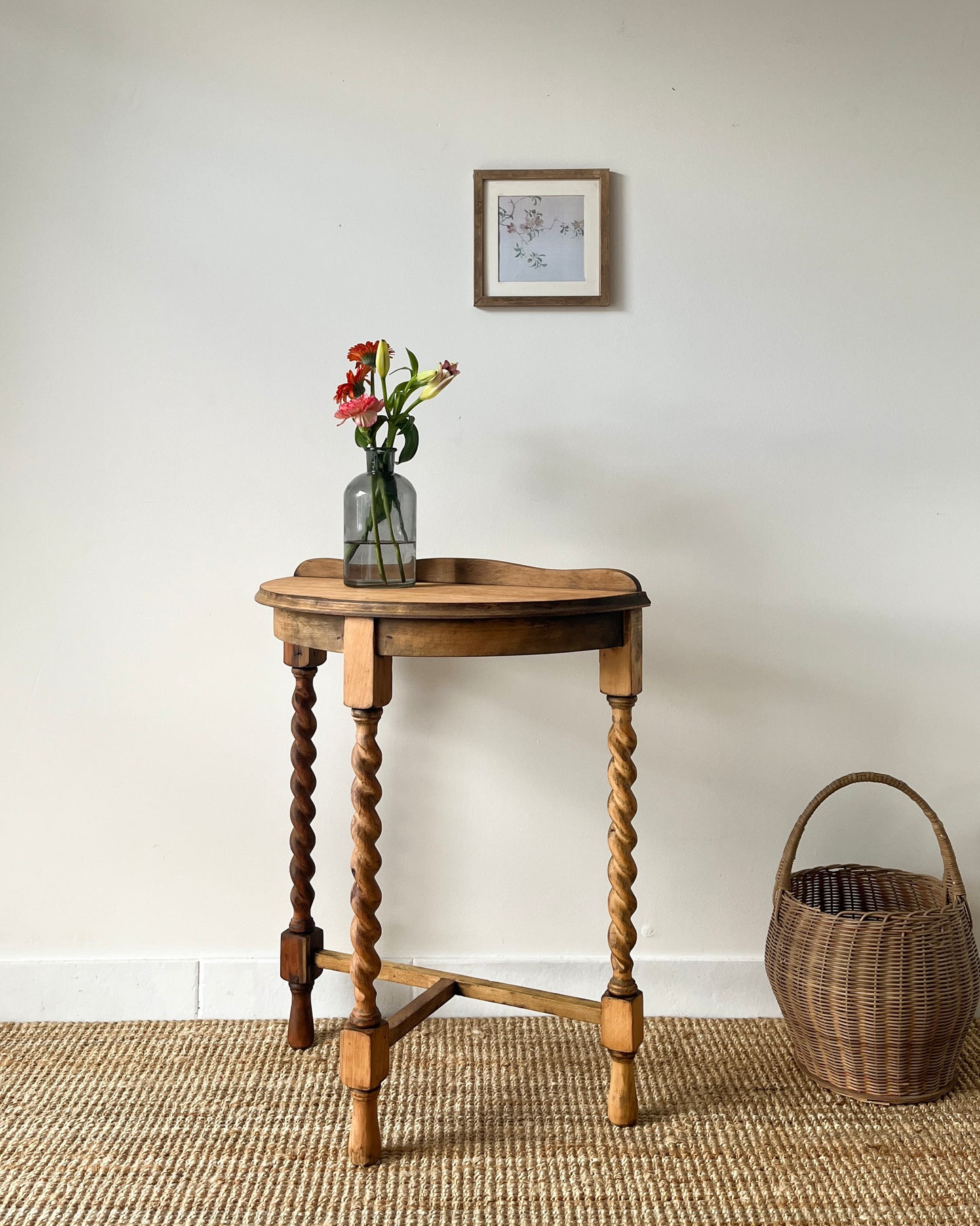Halfmoon console with barley twisted legs