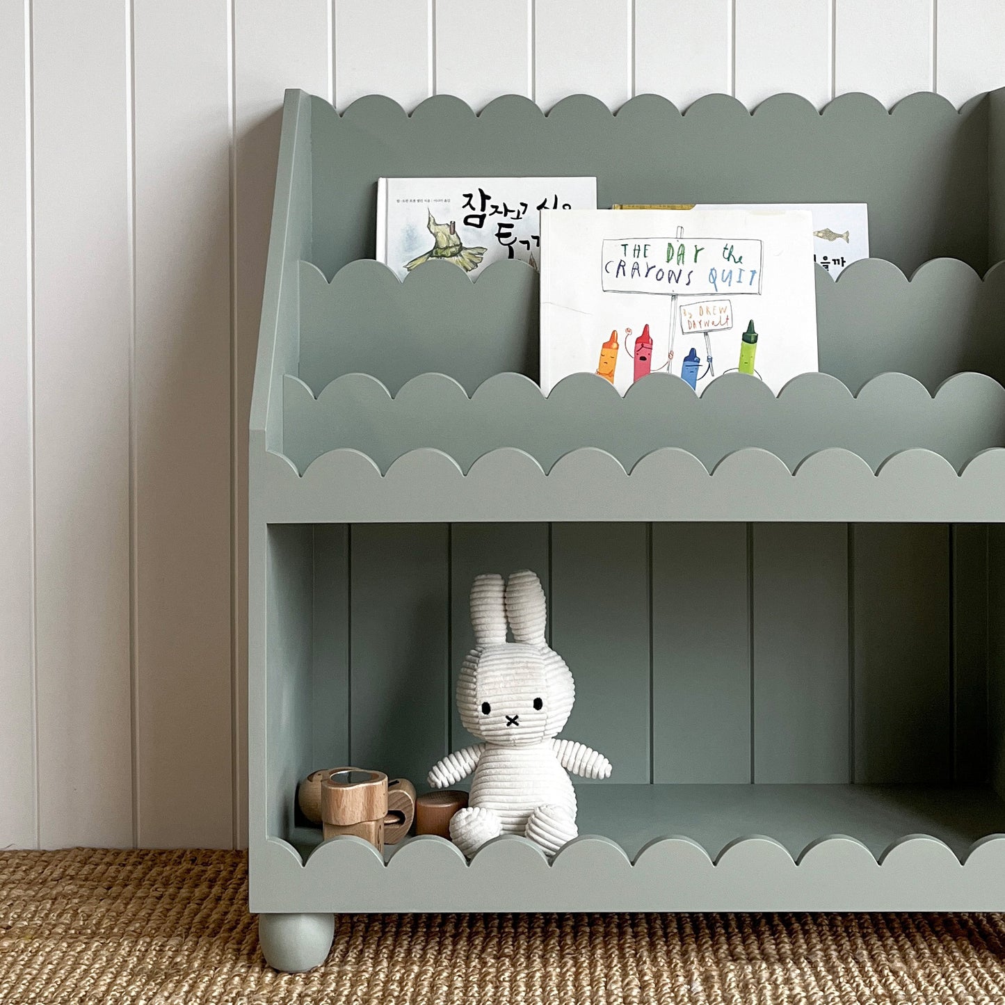 Scallop Front-Facing Bookshelf