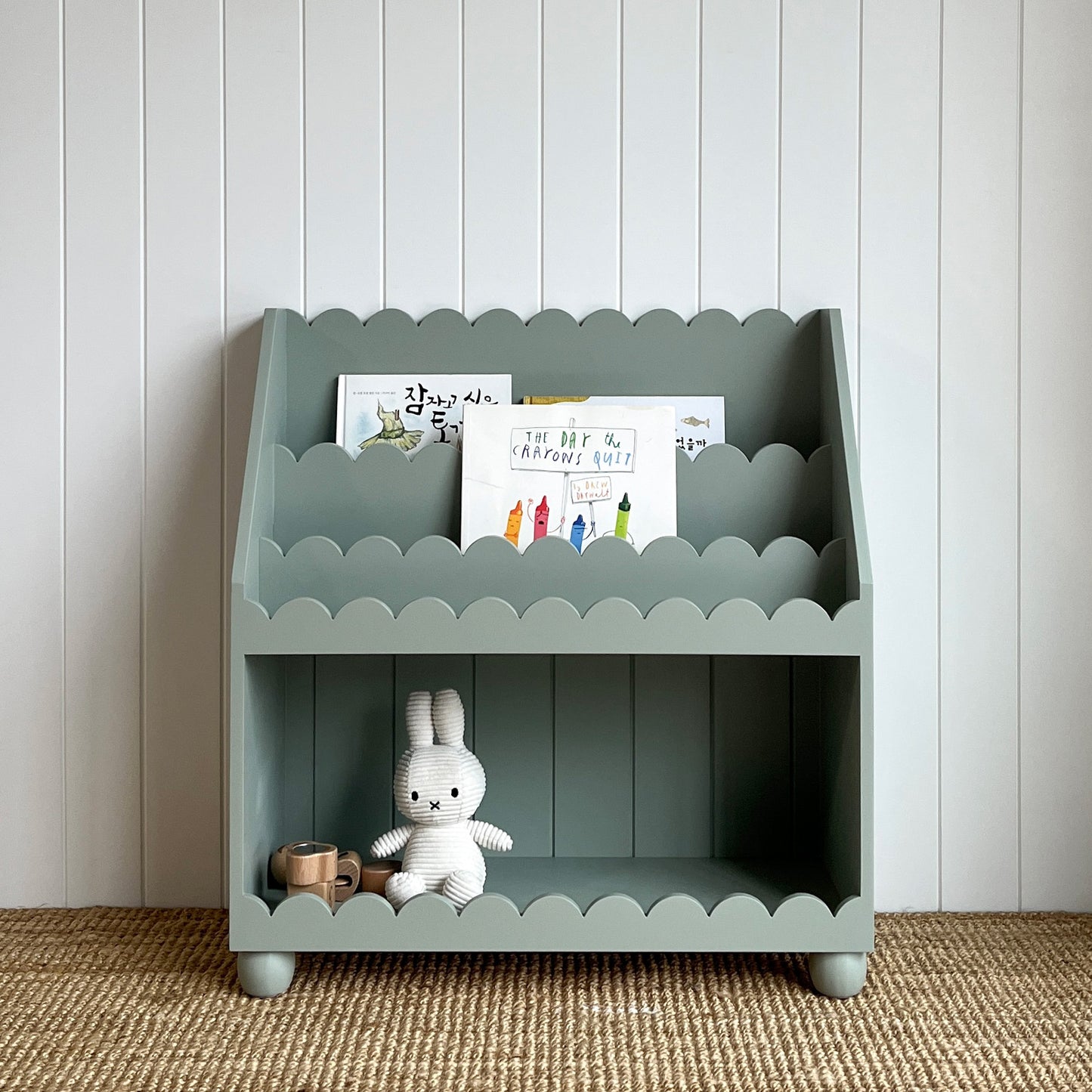 Scallop Front-Facing Bookshelf