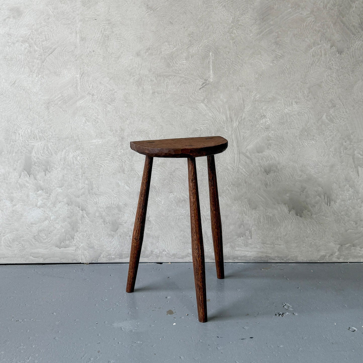 Demi-lune Milking Stool