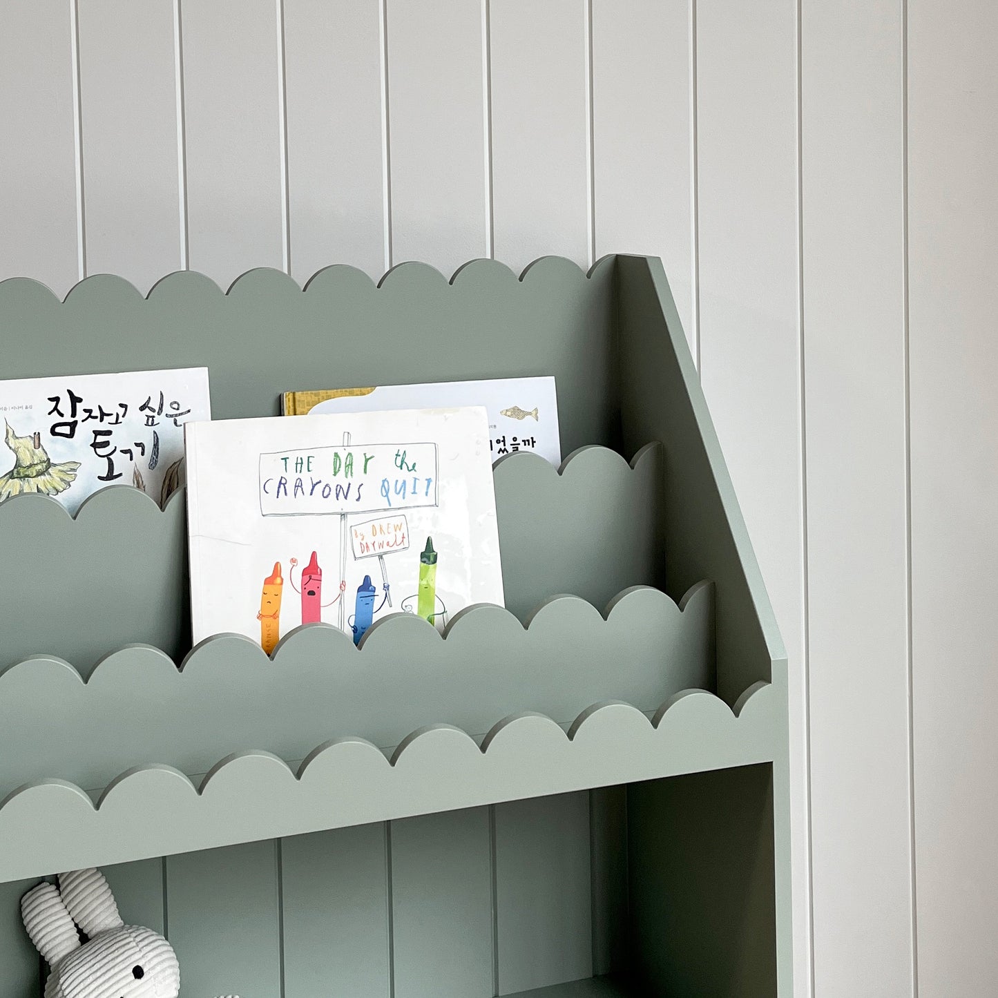 Scallop Front-Facing Bookshelf