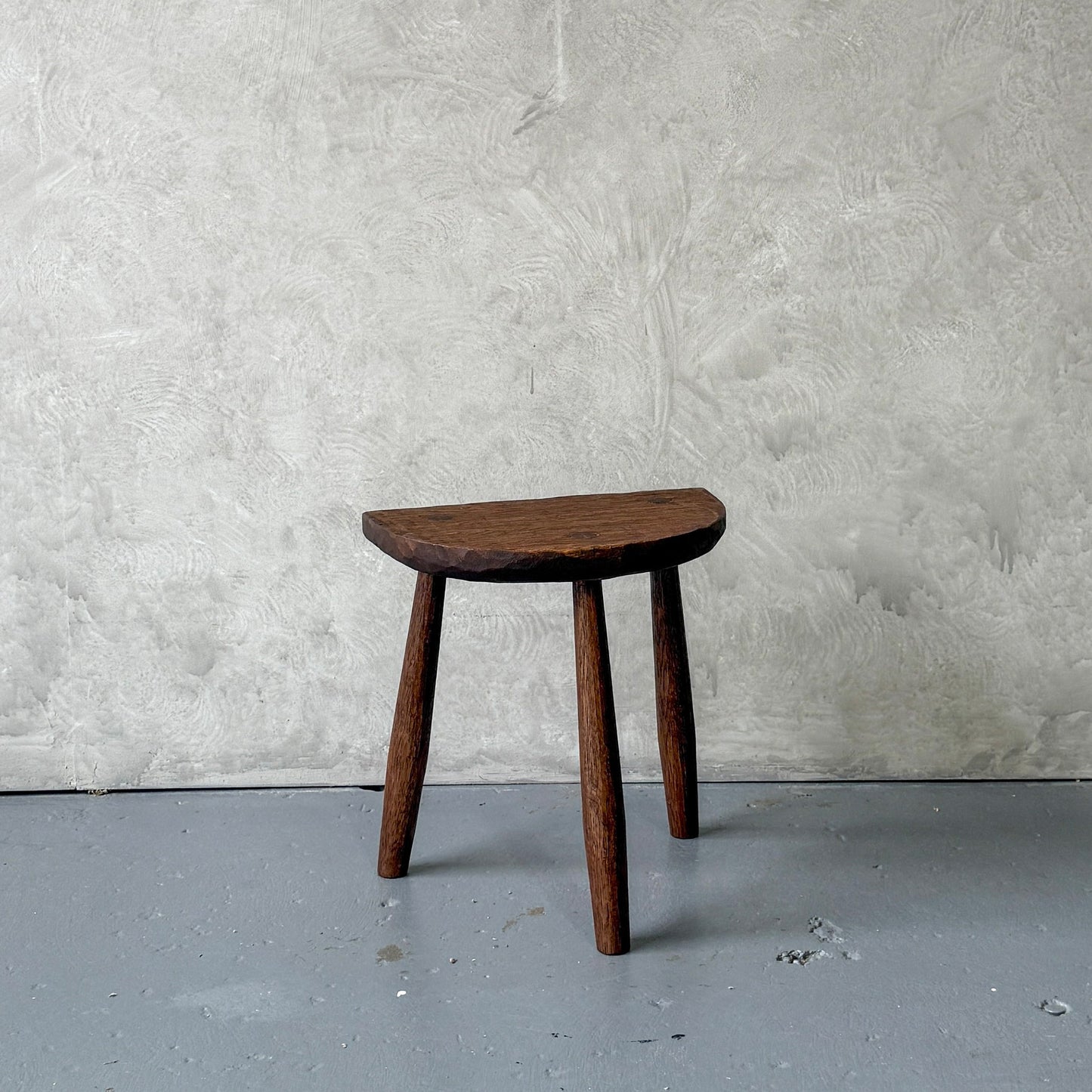 Demi-lune Milking Stool