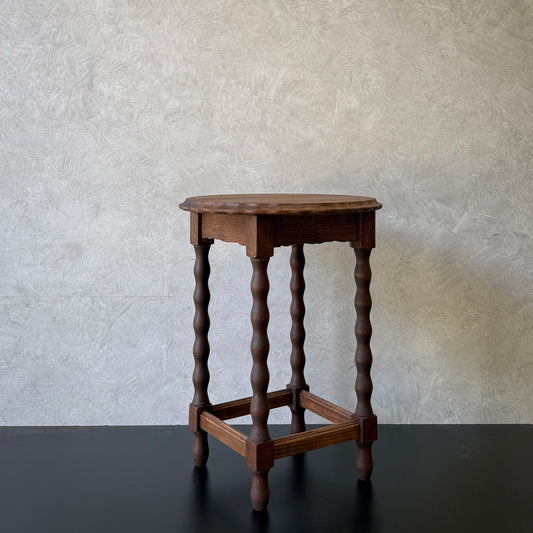 Bobbin Side Table | Scallop Edge