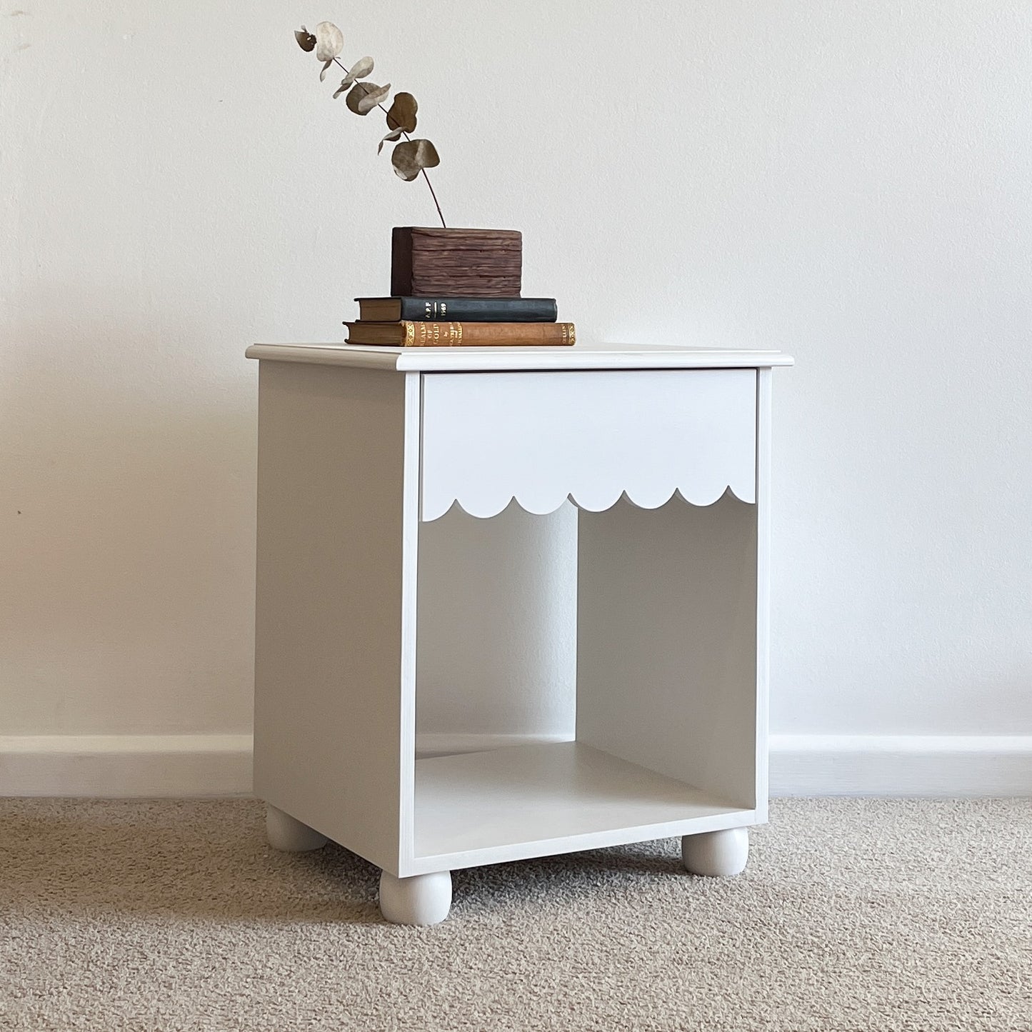 Scallop Bedside Table