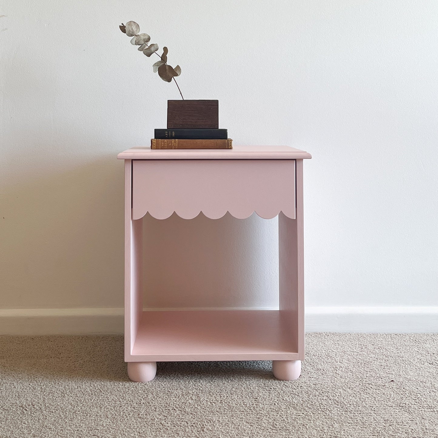 Scallop Bedside Table