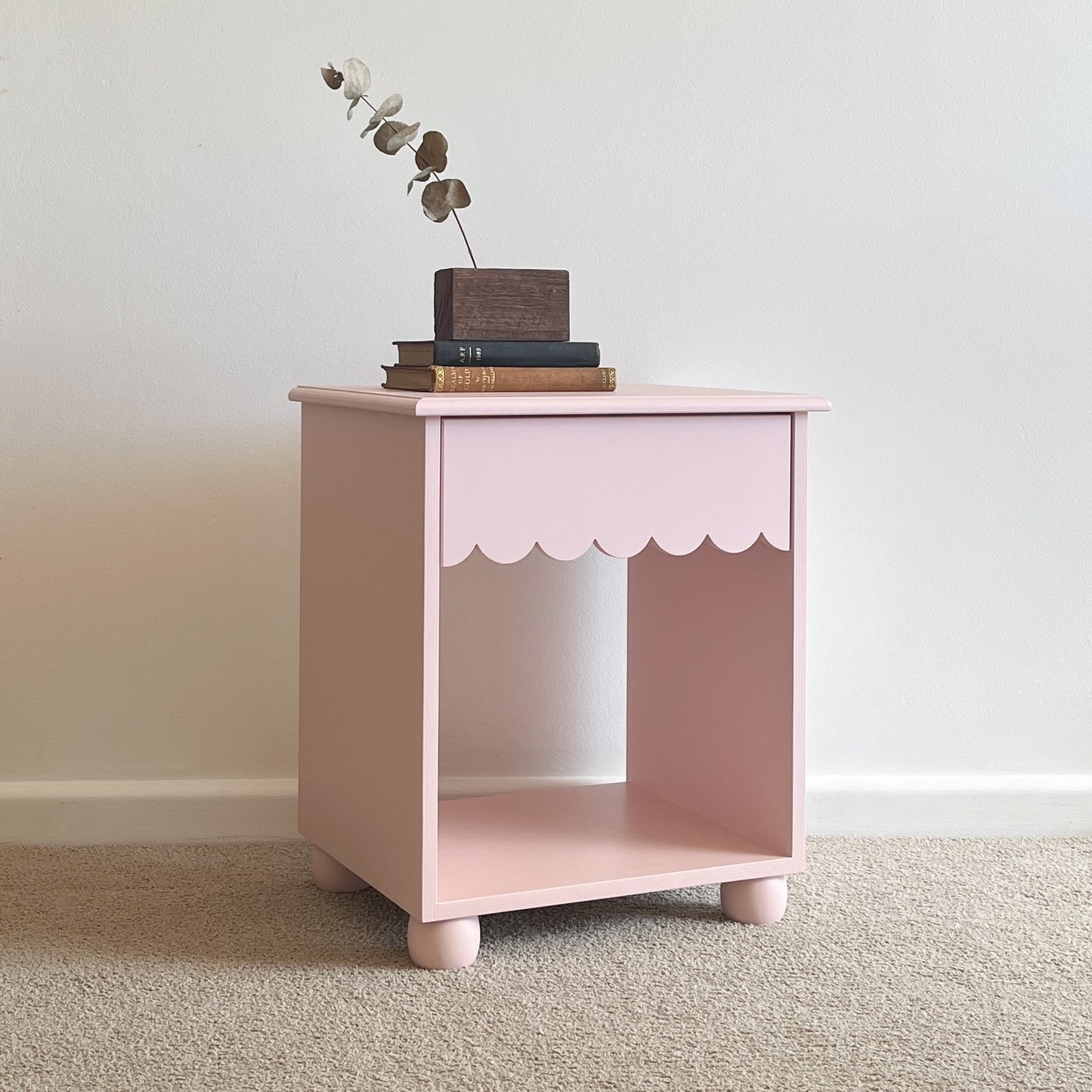 Scallop Bedside Table