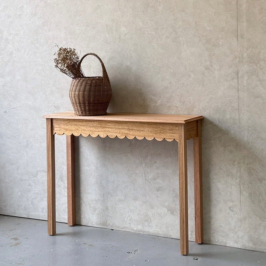 Sole Scallop Console | Oak