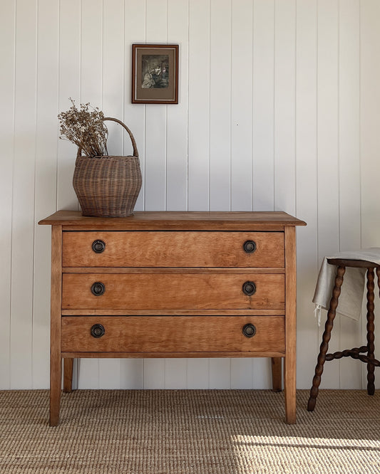 Antique English oak chest of drawers