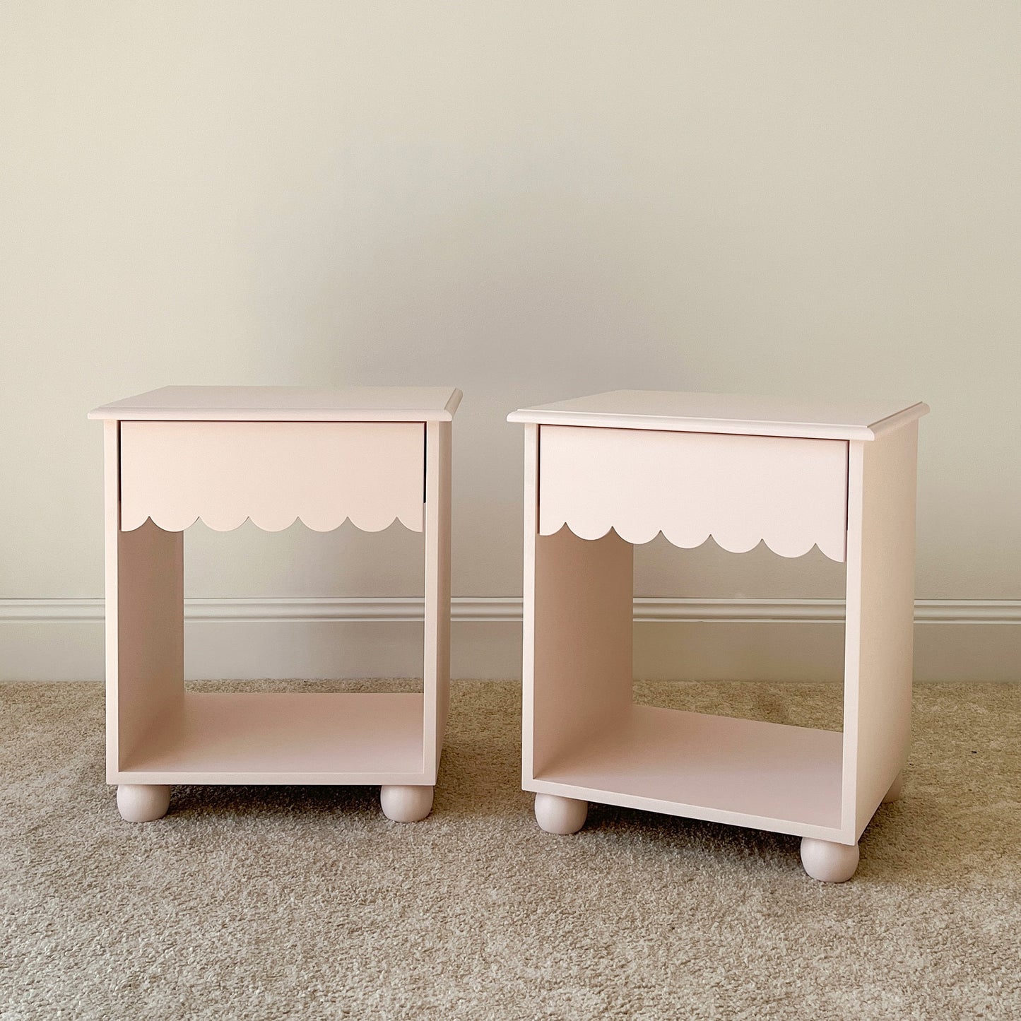 Scallop Bedside Table