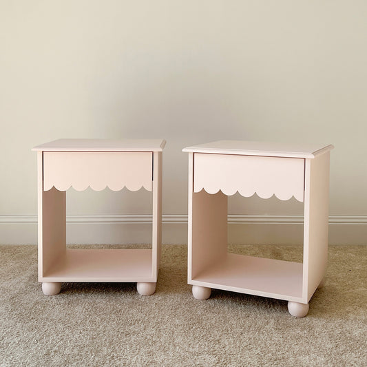 Scallop Bedside Table