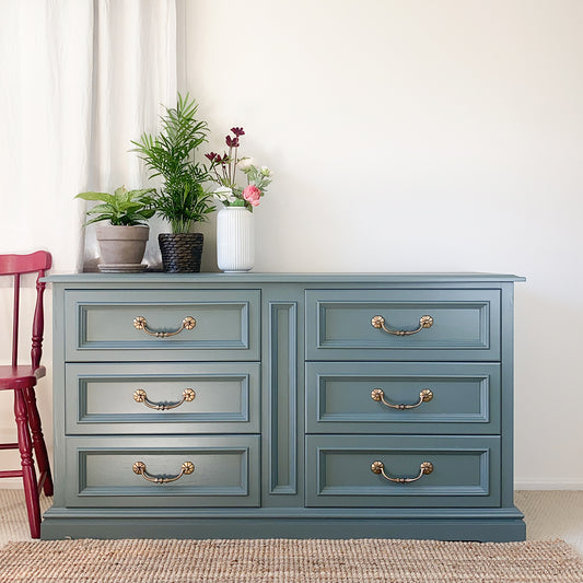 Legacy chest of drawers