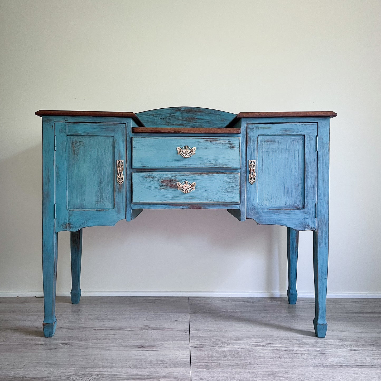 Shabby chic sideboard