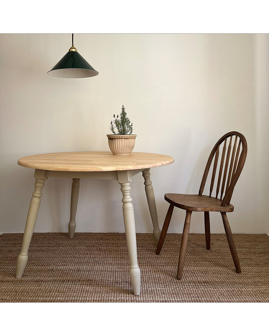 Turned legs round table