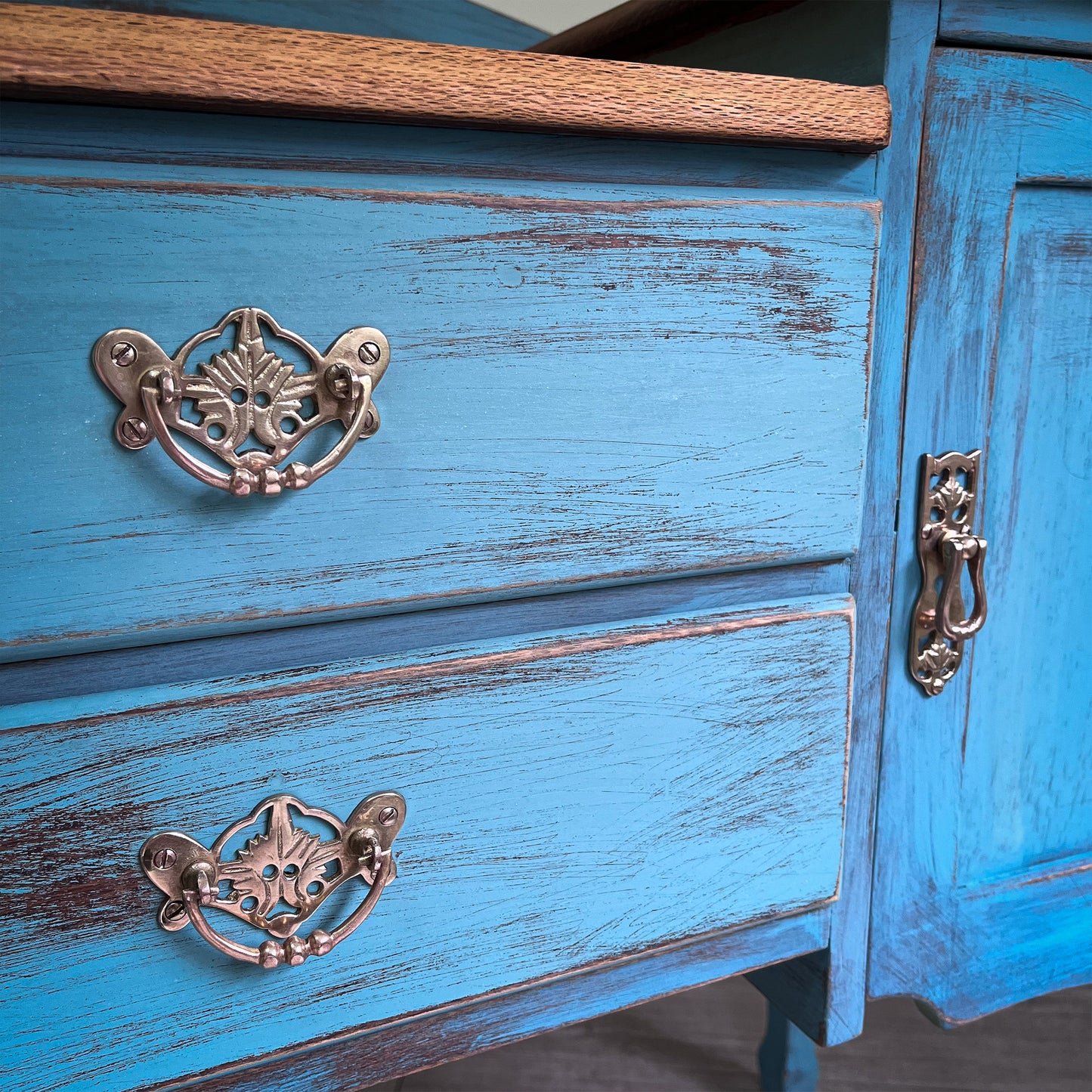 Shabby chic sideboard