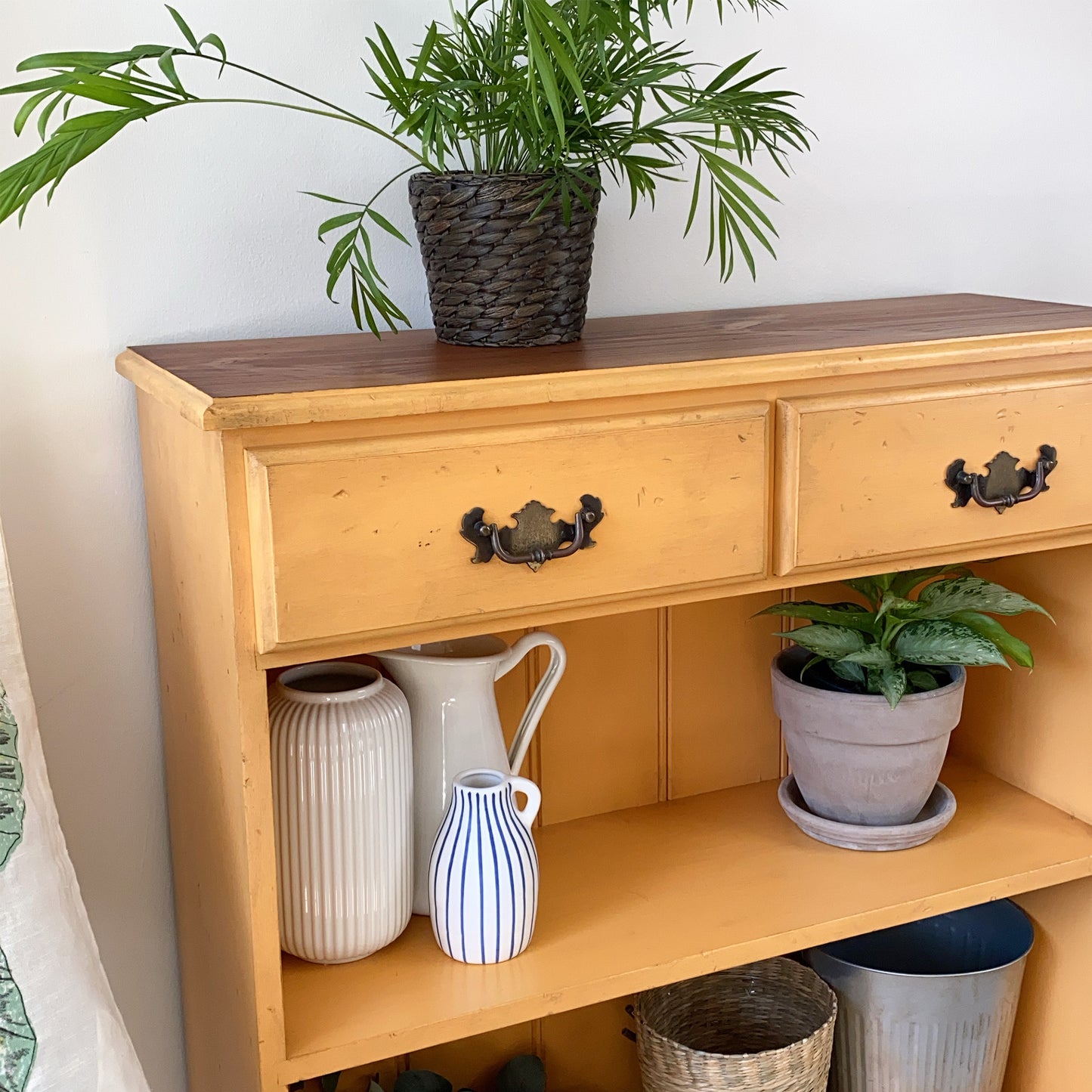 Yellow vintage console