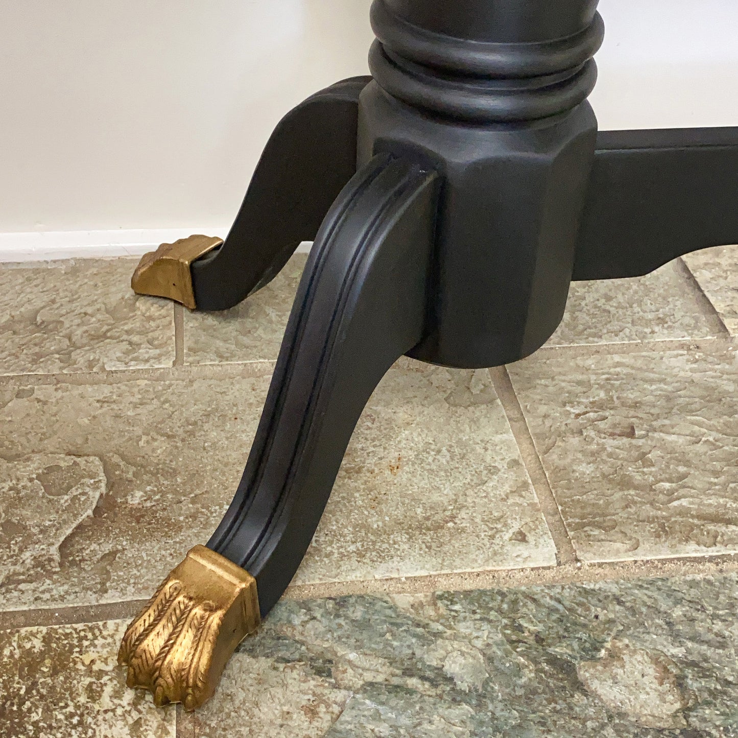 Noir pedestal table