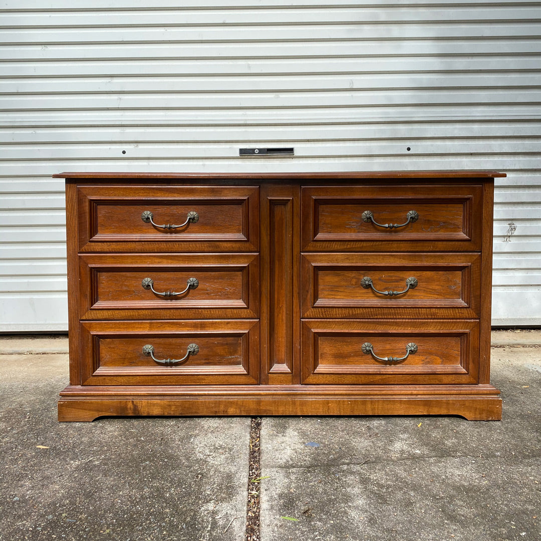 Legacy chest of drawers