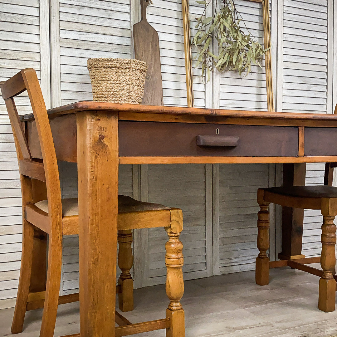 Restoration of vintage table and chair