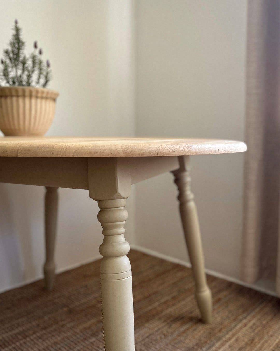 Turned legs round table