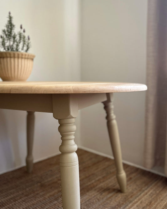 Turned legs round table