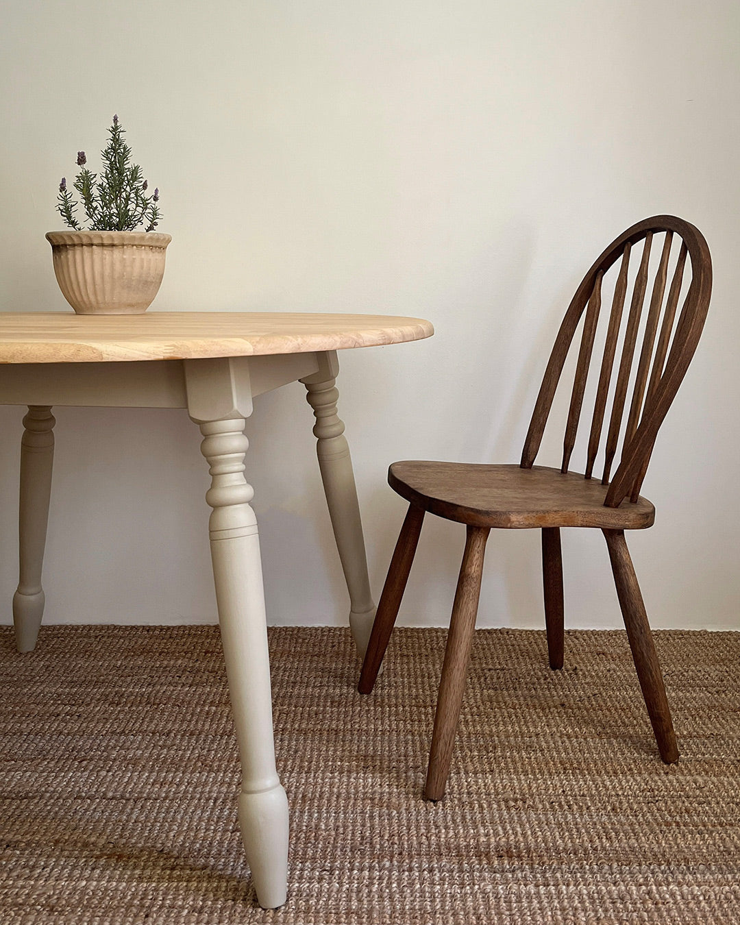 Turned legs round table