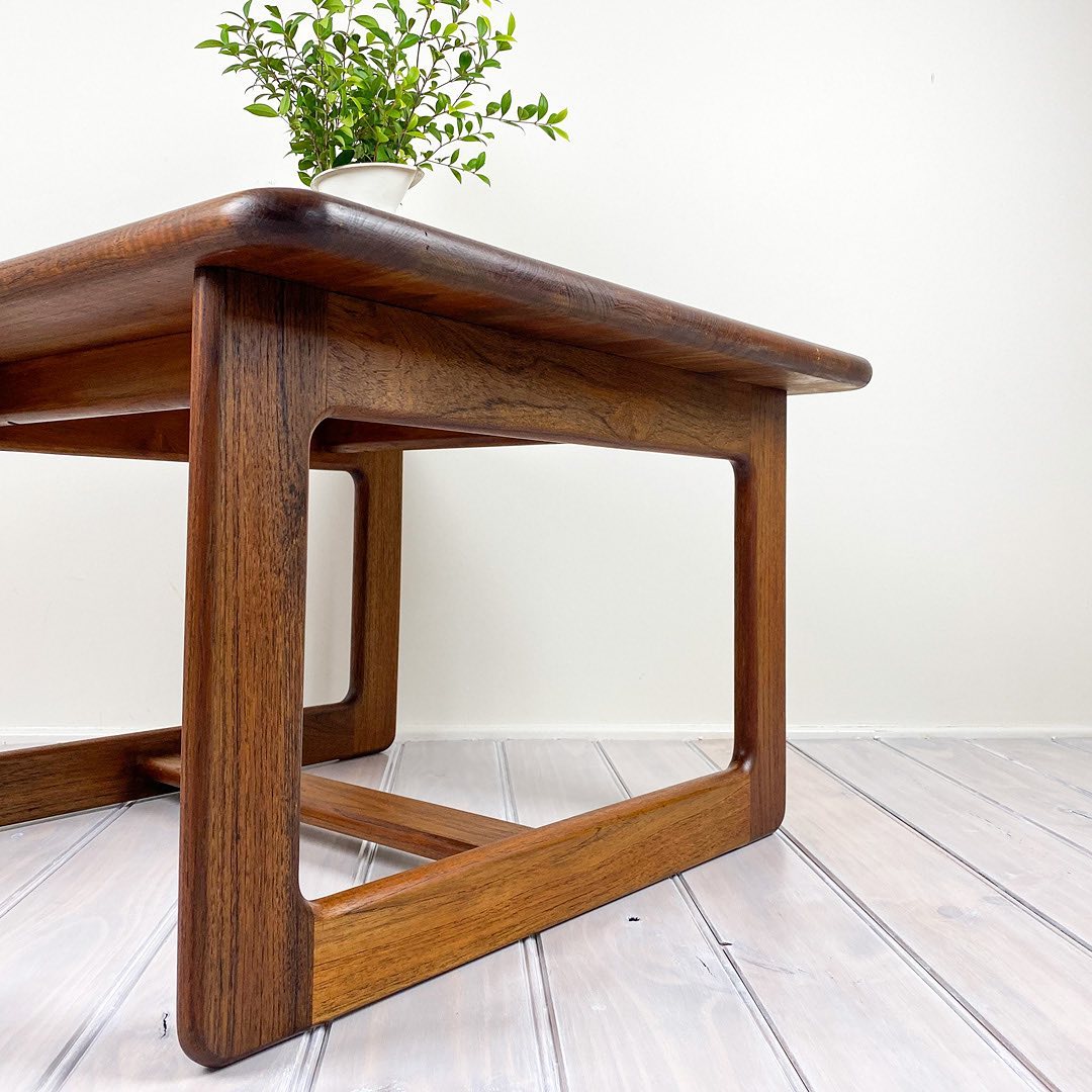 Tas oak coffee table