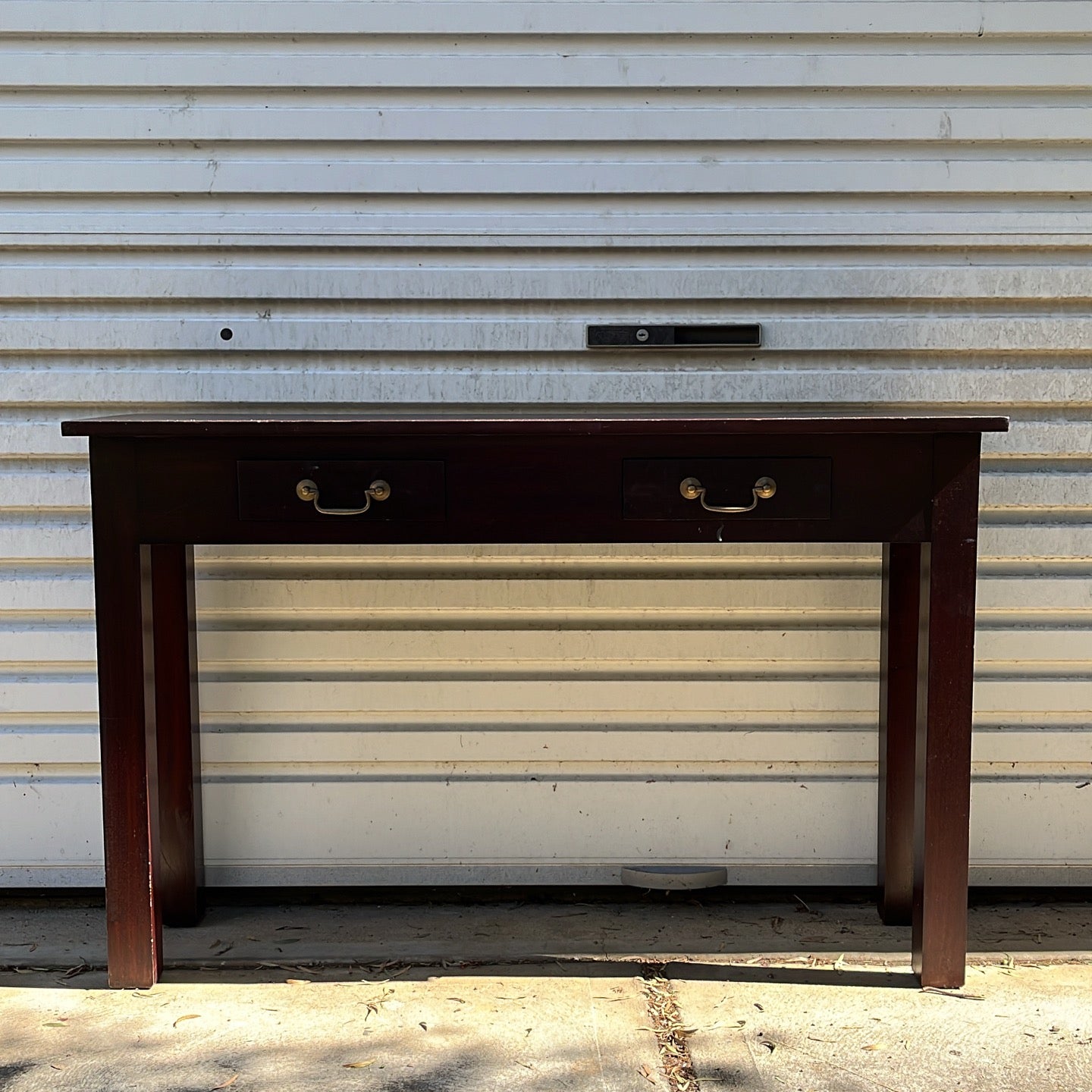 Rouge hallway table