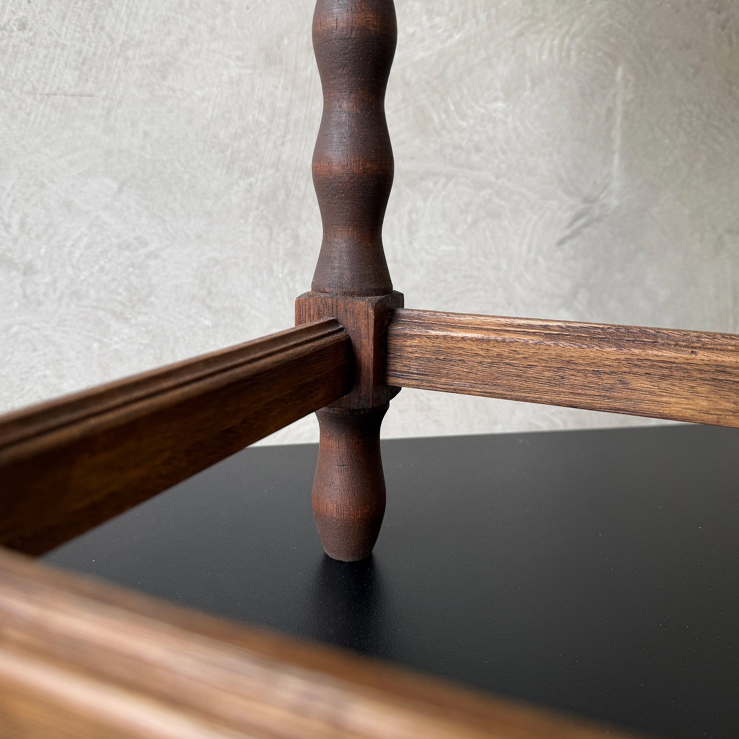 Bobbin Side Table | Scallop Edge