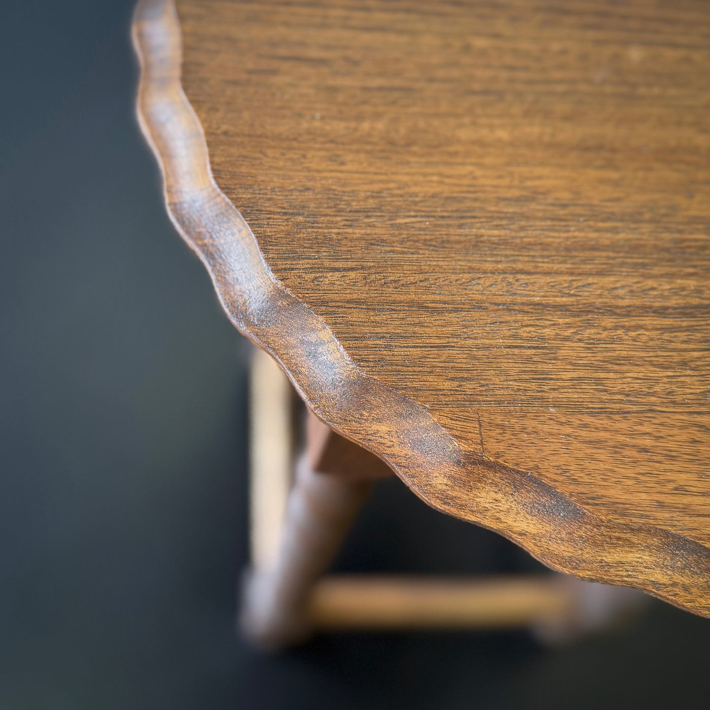 Bobbin Side Table | Scallop Edge
