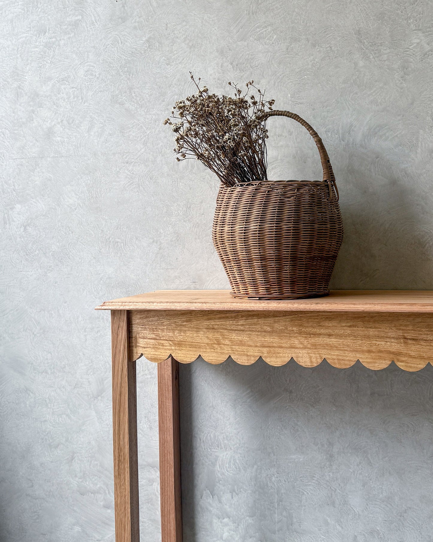 Sole Scallop Console Table | Oak