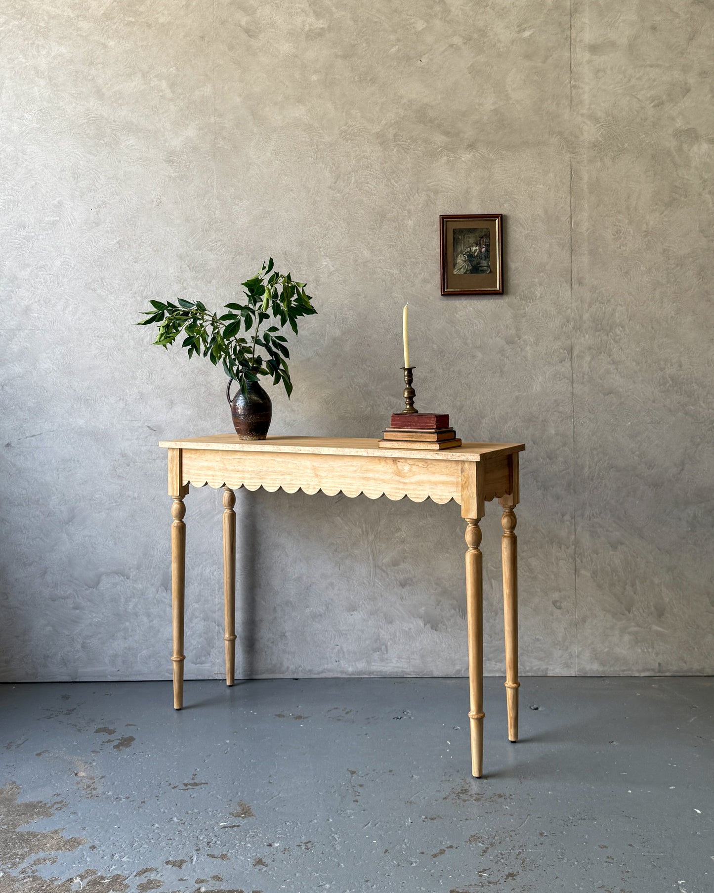 Ciel Scallop Console | Pine