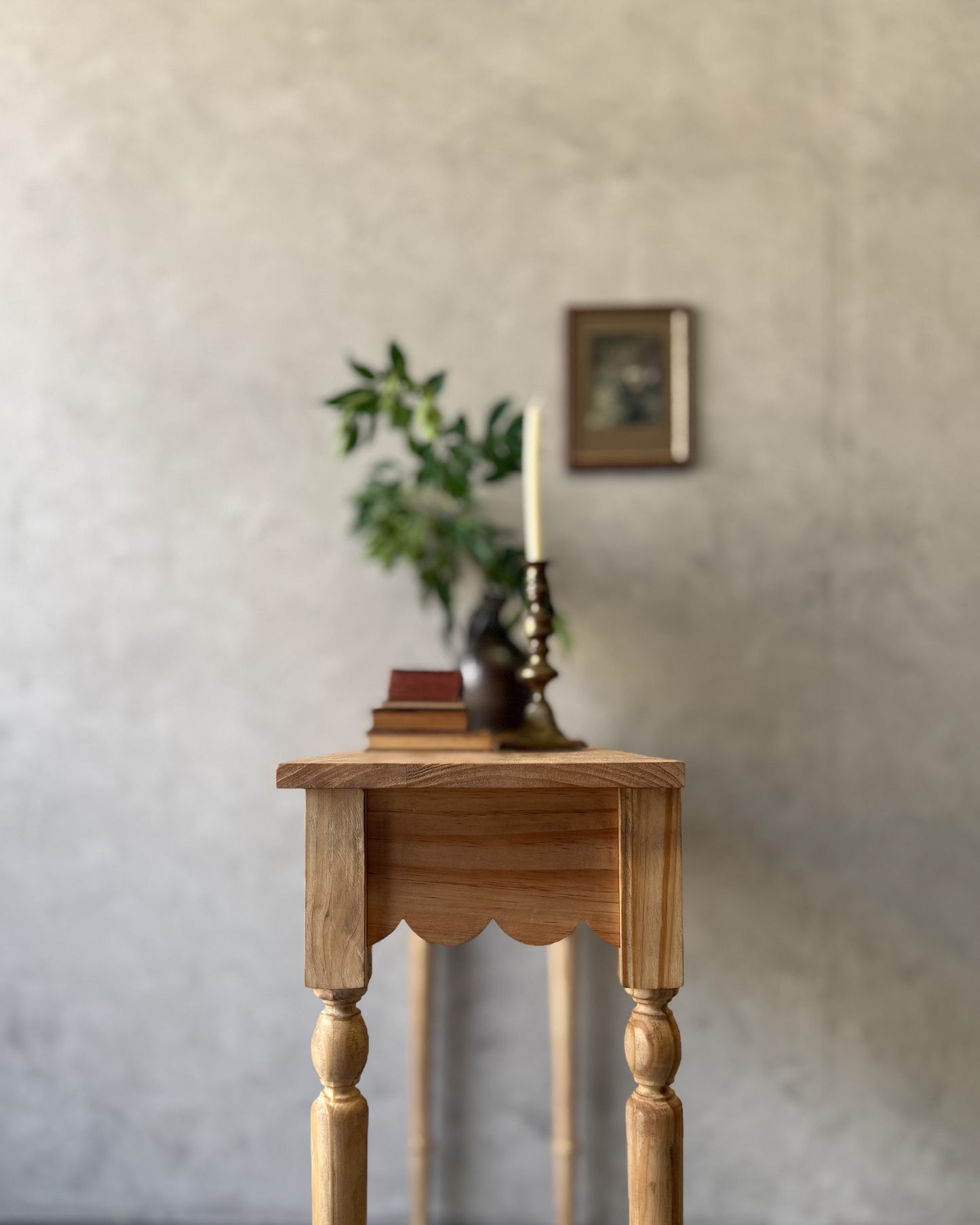 Ciel Scallop Console | Pine