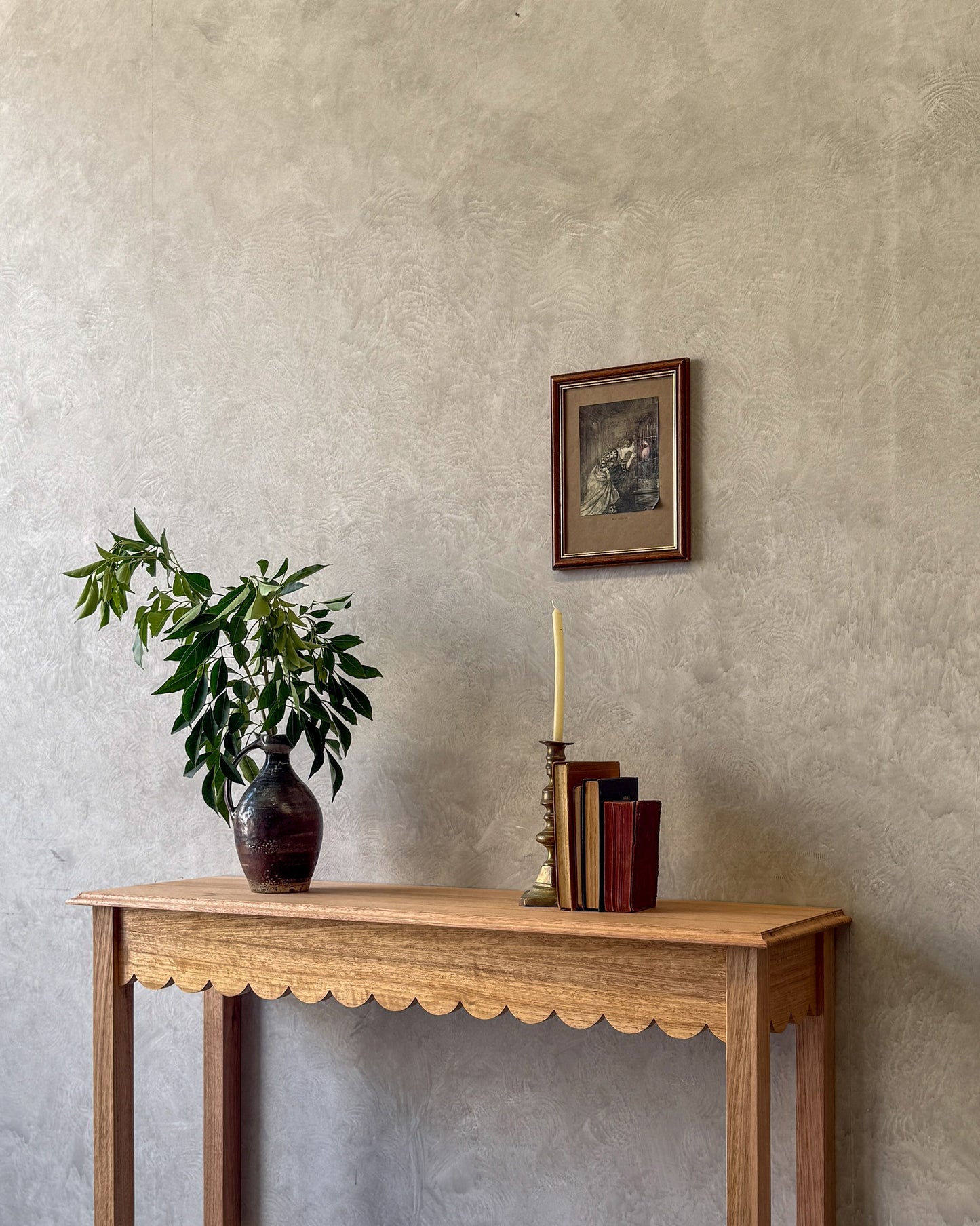 Sole Scallop Console | Oak