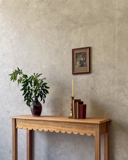 Sole Scallop Console | Oak