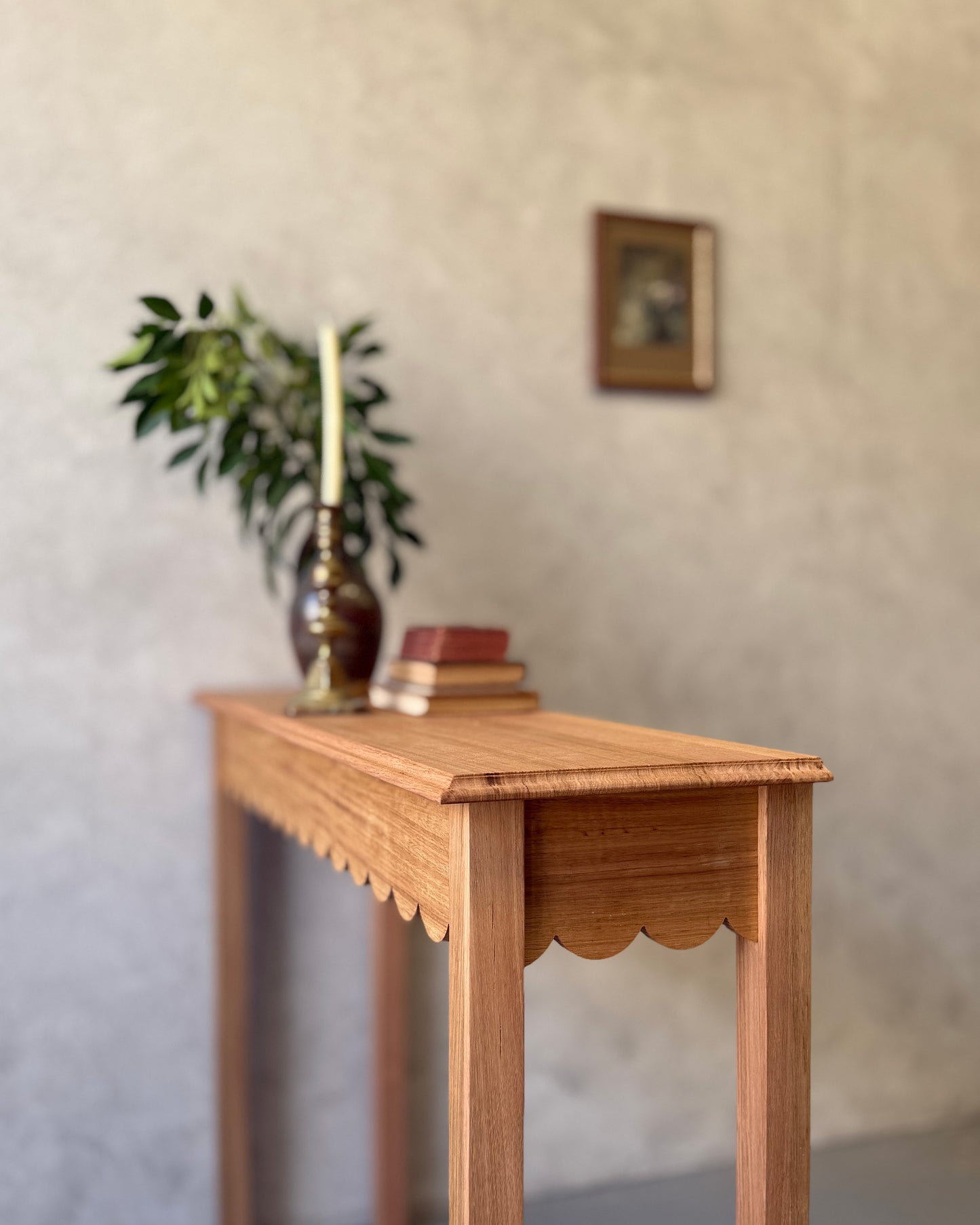 Sole Scallop Console | Oak