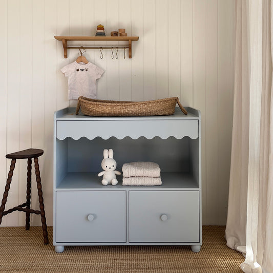 Scallop Change Table
