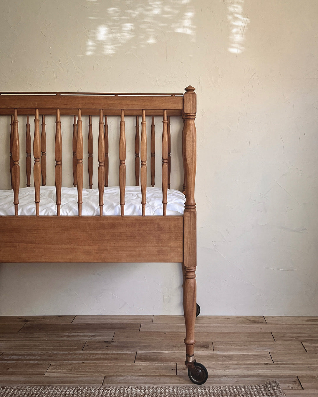 Vintage oak cot – J&Furniture